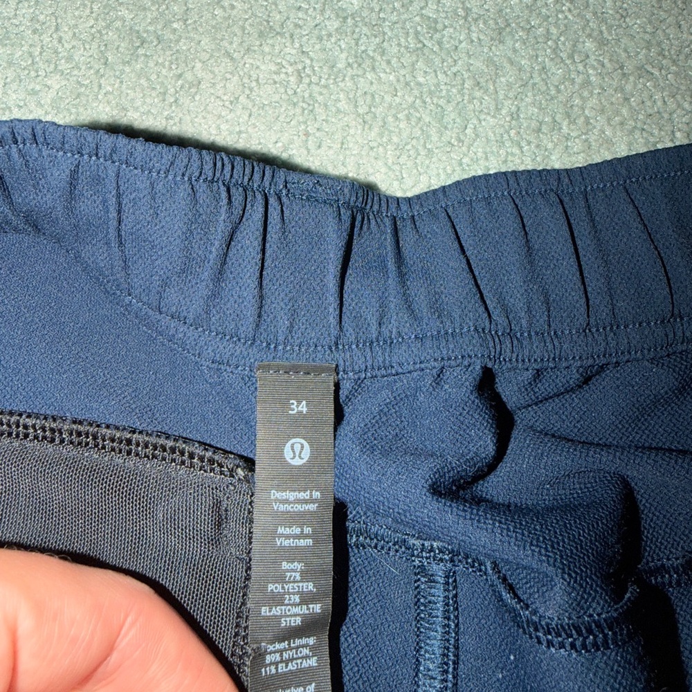 Lululemon ABC Cargo Pant 34 Waist - Picture 3 of 3